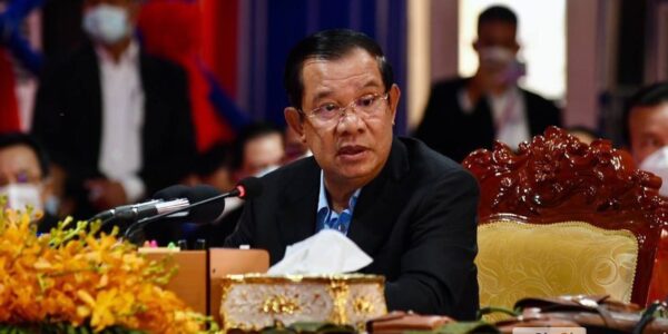 សម្តេច ហ៊ុន សែន៖ការពហិការលើផលិតផលកូកា អាចនាំប៉ះពាល់សេដ្ឋកិច្ច និងការទូត