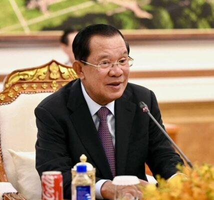 សម្តេចតេជោ ហ៊ុន សែន» ស្នើអាម៉េរិក ឃ្លាំមើលសកម្មភាពរាយបន្លាលួសតាមព្រំដែនពីសំណាក់កងទ័ពថៃ…