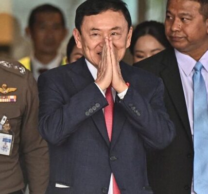 BREAKING: លោក ថាក់ស៊ីន ហោះទៅសិង្ហបុរីពិនិត្យសុខភាព ហើយសន្យាត្រឡប់មកវិញក្នុងរយៈពេល២ថ្ងៃ